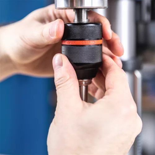 Scheppach TBM 250 Vario oszlopos fúrógép 600 W, keresztlézer, digitális kijelző