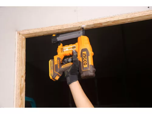INGCO Akkus szögbelövő 20 V (1 x 2,0 Ah akku + töltő)