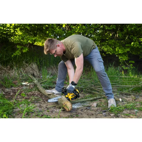 Riwall PRO RPCS 2526 benzinmotoros láncfűrész 25 cm³, 25 cm, mindössze 3 kg – ágazáshoz