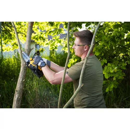 Riwall PRO RPCS 2526 benzinmotoros láncfűrész 25 cm³, 25 cm, mindössze 3 kg – ágazáshoz